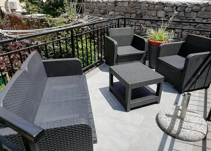 Appartamento Con Giardino, Terrazzo E Garage A Due Passi Dal Mare E Dalle Cinqueterre
